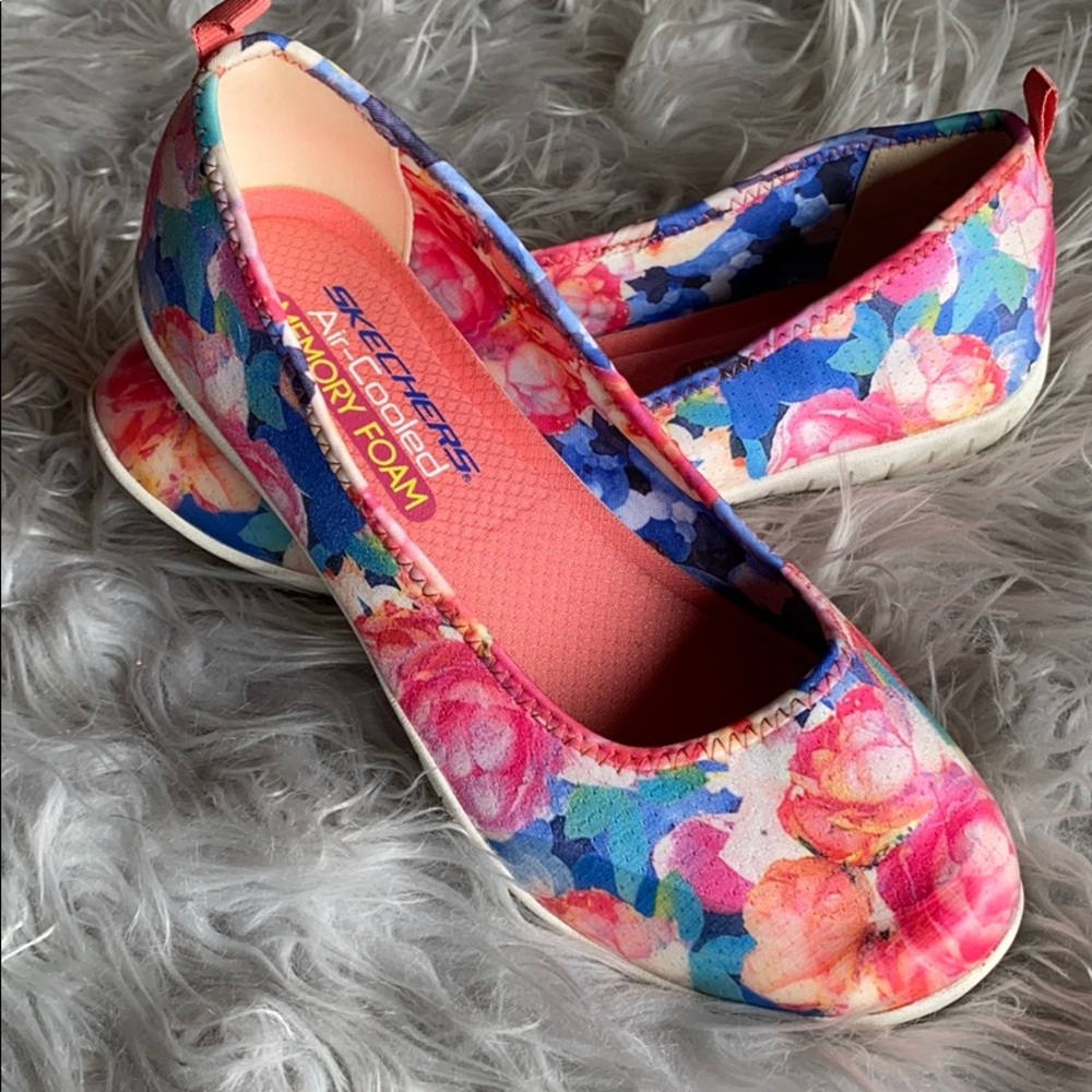 Shoes by Sketchers